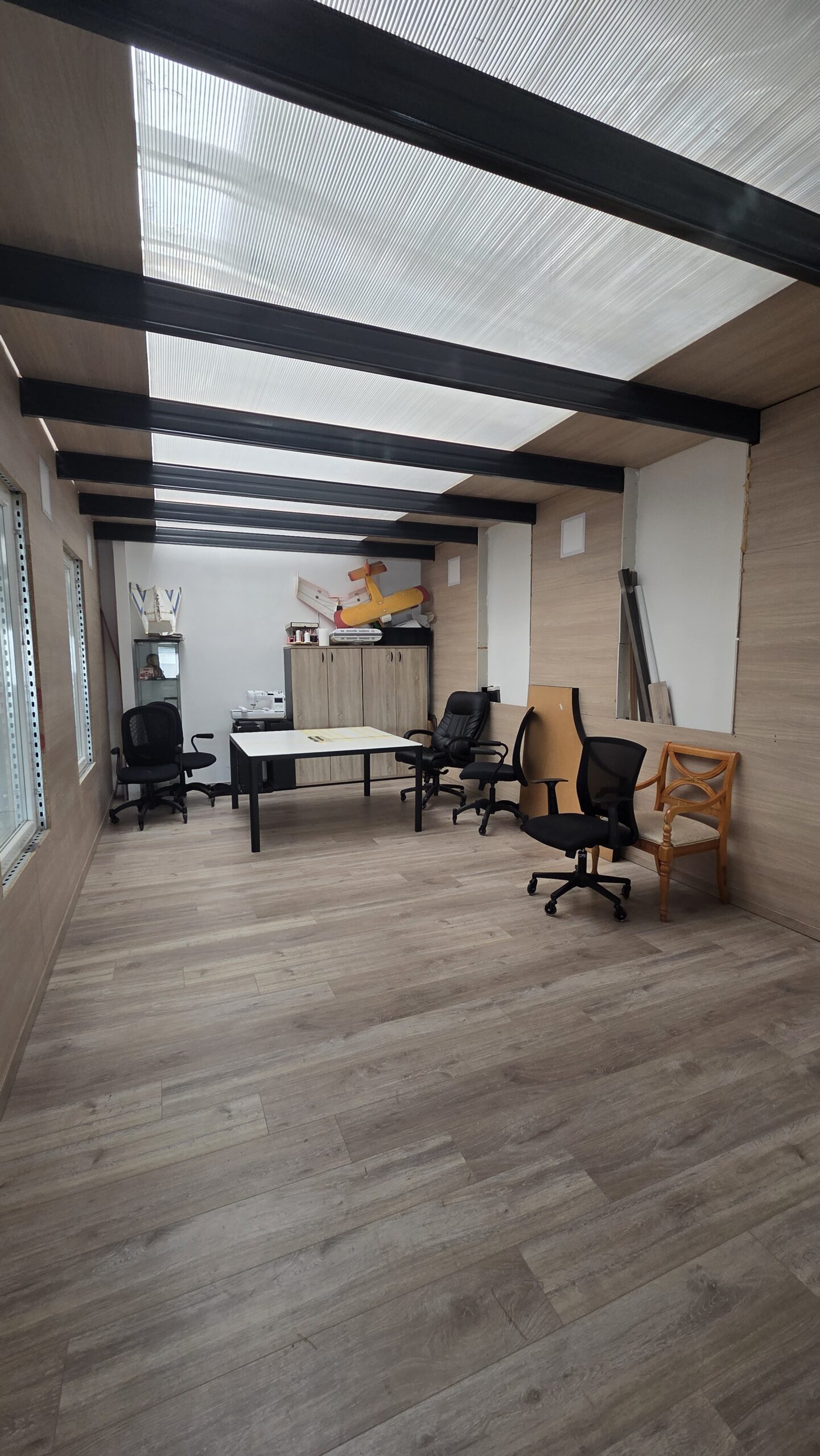 102nm-es újszerű műhely eladó Nagytarcsán